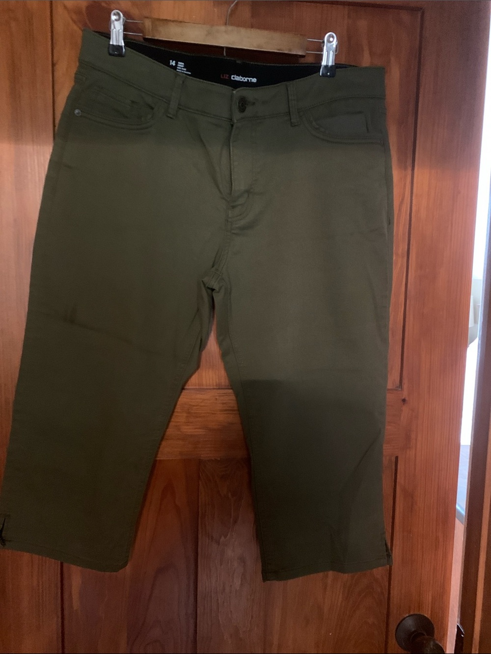 Liz Claiborne Olive Green Cropped Pants, size 14